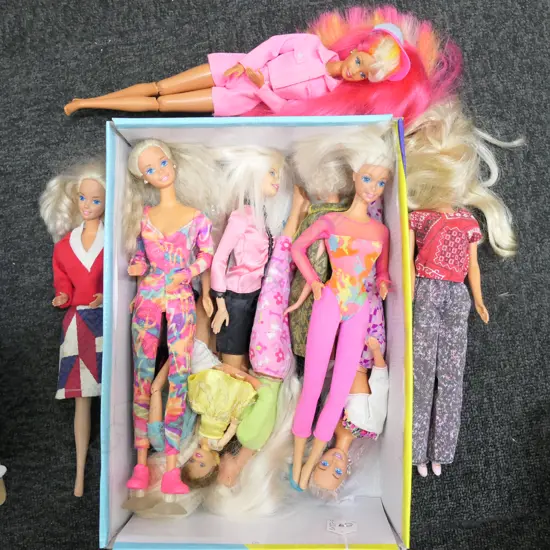 11 MATTEL (BARBIE?)  DOLLS VARIOUSLY DRESSED