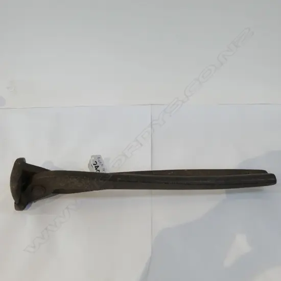 PR UNCOMMON LGE OLD PLIERS