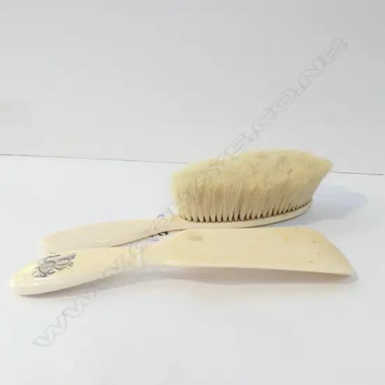 EDWARDIAN CARVED IVORY SHOE HORN & BRUSH