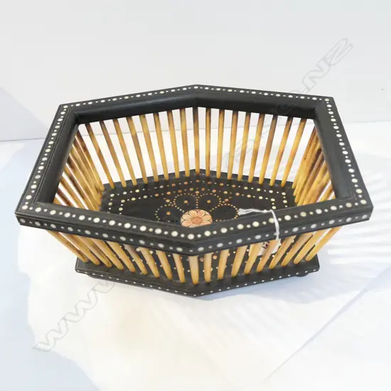 (18149) 19THC PORCUPINE QUILL & EBONY BOX 1 FOOT MISSING