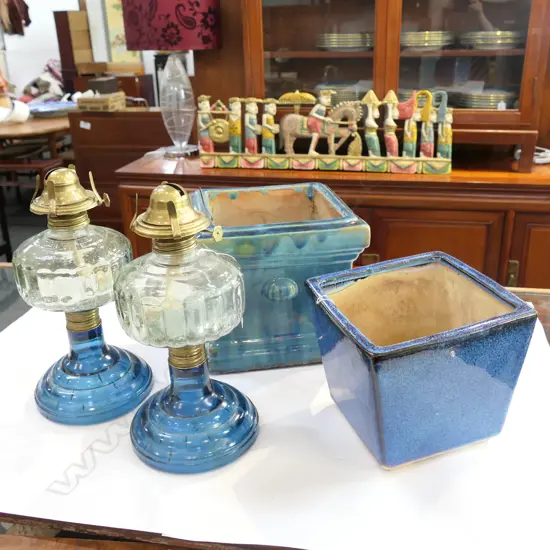 2 KERO LAMPS & 2 PLANTERS