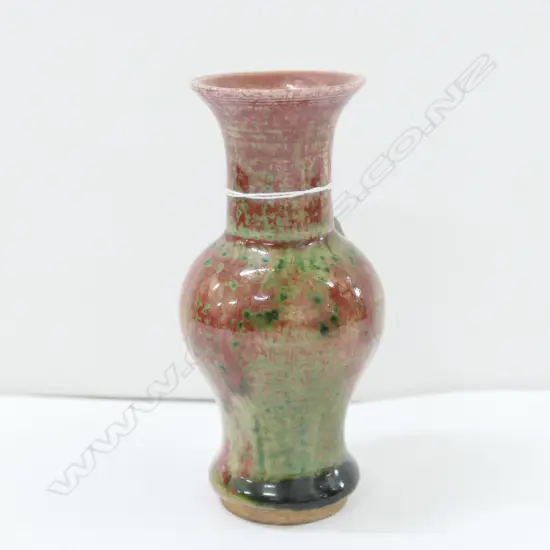 CHINESE PORCELAIN SMALL BALUSTER VASE PEACH BLOOM GLAZE 120MM H