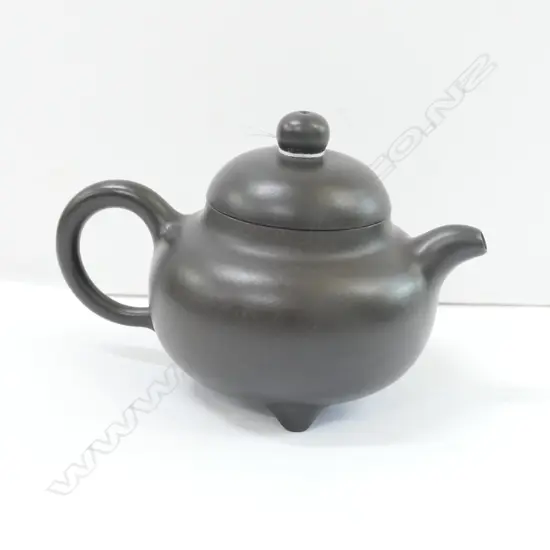 YIXING  CLAY POT DARK BROWN