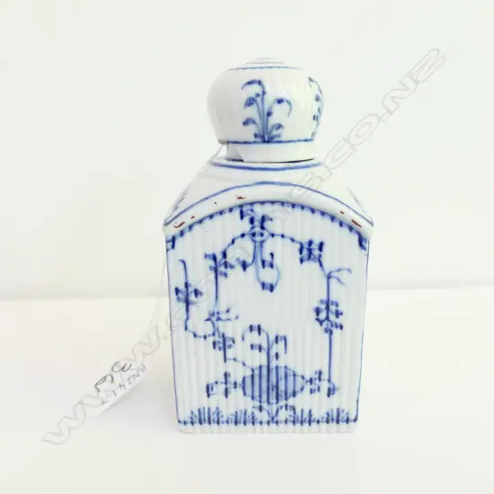 EARLY ROYAL COPENHAGEN TEA CADDY (AF)