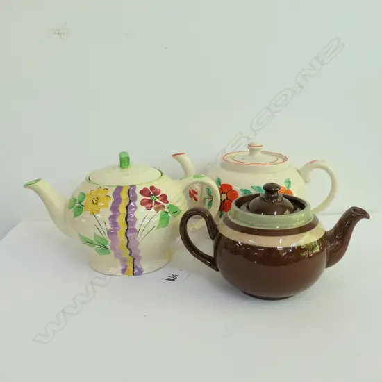 3 TEAPOTS