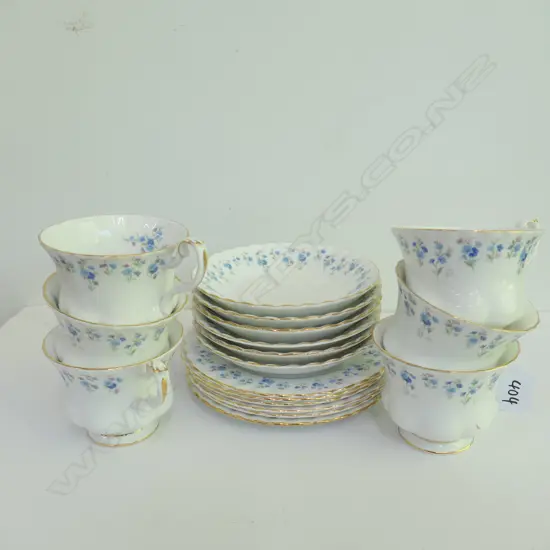 6 ROYAL ALBERT 'MEMORY LANE'