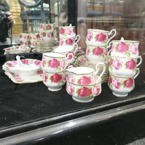 38 PCES ROYAL ALBERT OLD ENGLISH ROSE; 11 TRIOS, 3 TRAYS, MILK & SUGAR