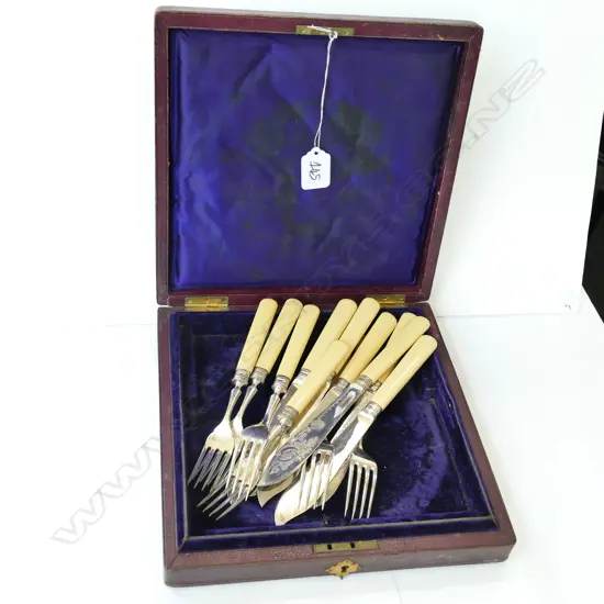 BOXED SET FISH KNIVES