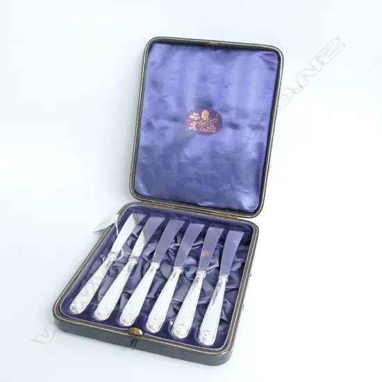 1906 SHEFFIELD SILVER HANDLED PATE KNIVES BOXED