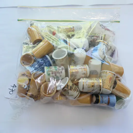 LOT ASST WOODEN & CERAMIC THIMBLES