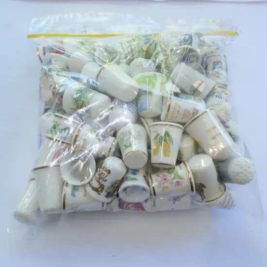 LOT ASST CERAMIC THIMBLES