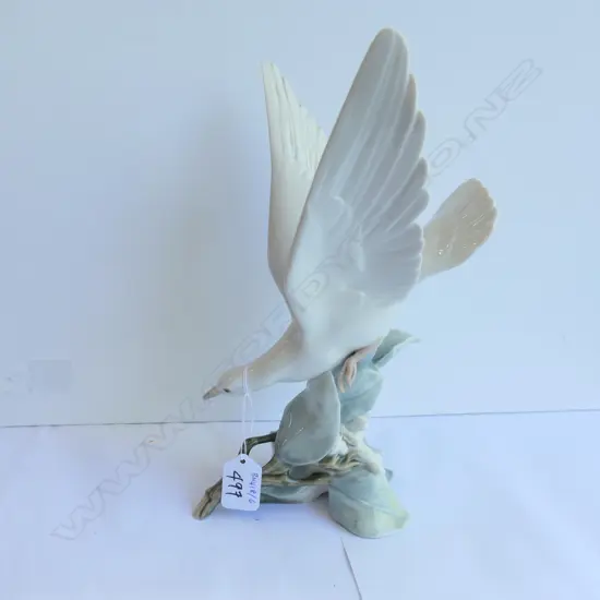 LLADRO DOVE 4550 11" TALL