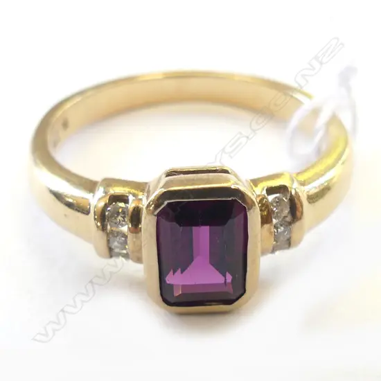 9CT GRAPE GARNET/DIAMOND DRESS RING 3.3 GMS