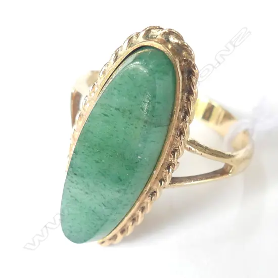 9CT  GREEN STONE? DRESS RING 4.6 GMS