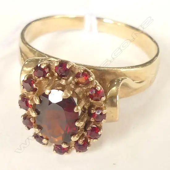 9CT GOLD PYROPE GARNET DRESS RING  3.2 GMS