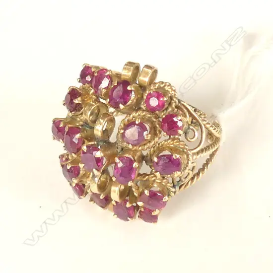 14CT GOLD AND RUBY RING