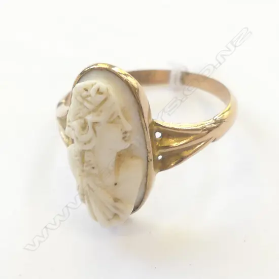 9CT GOLD CAMEO RING