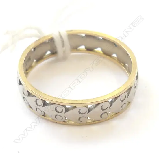 18CT GOLD RING 2.59gm