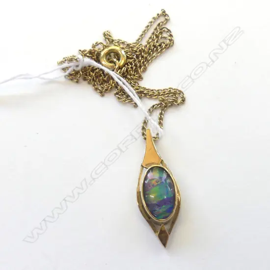 9CT GOLD TRIPLEX OPAL PENDANT ON R.G. CHAIN ?,  2GM