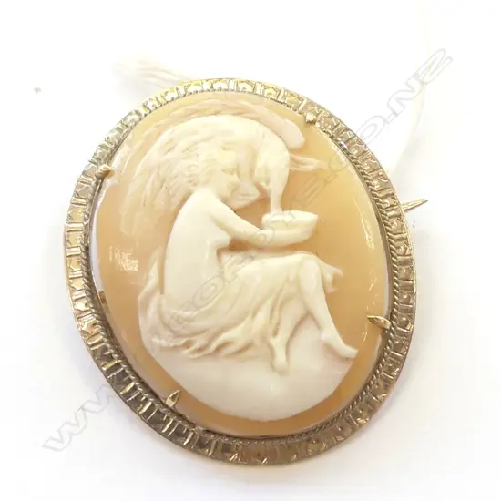 9CT GOLD CAMEO BROOCH