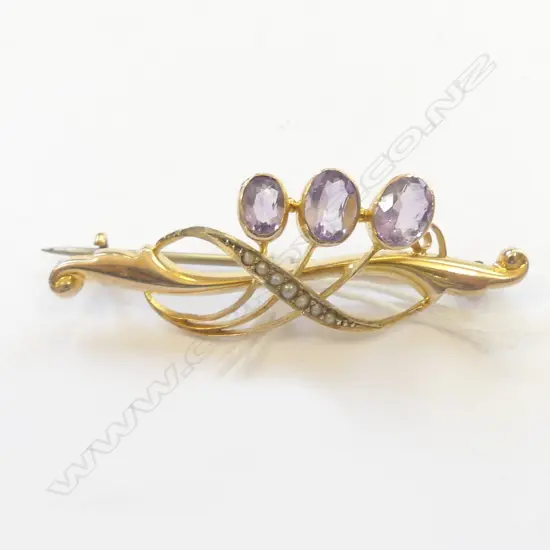 9CT GOLD AND THREE AMETHYST BROOCH