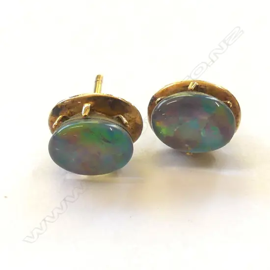 9CT GOLD AND OPAL STUD EARRINGS