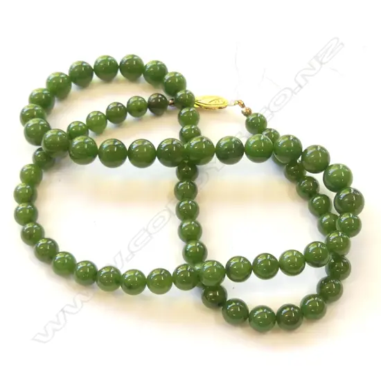 GREENSTONE BEAD NECKLACE, GRADUATED, SIL/GILT CLASP