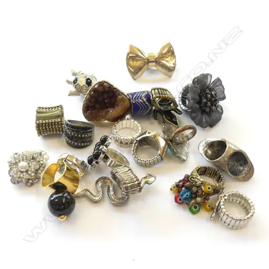 COSTUME RINGS LARGE X 20