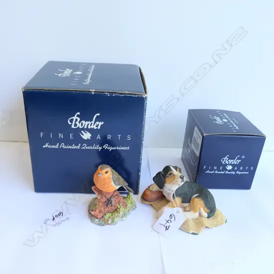 BORDER FINE ARTS DOG  AND BIRD--(SAM ROBIN) BOXED