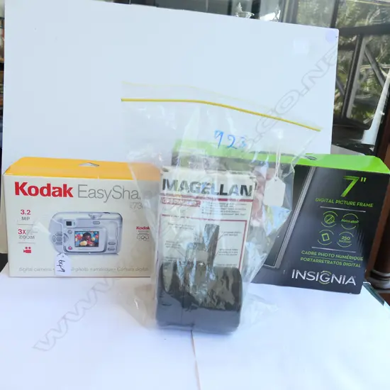 DIGITAL 7" PICTURE FRAME+ MAGELLAN GPS+ SIGMA 52MM SKYLIGHT LENS 