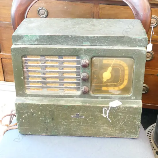 OLD WOODEN 'SKYSCRAPER' VALVE RADIO