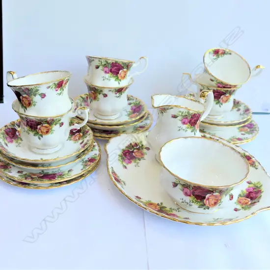 ROYAL ALBERT  OLD COUNTRY ROSES 21 PC TEA SET