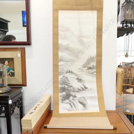 JAPANESE KAKEJIKU (HUNG SCROLL), IN ORIGINAL BOX (193)