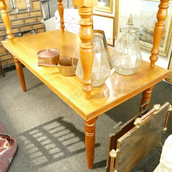 COLONIAL STYLE DINING TABLE