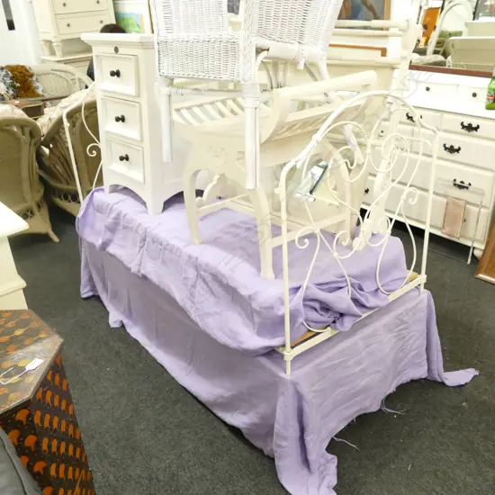 WROUGHT IRON DAY BED ON WOODEN BASE