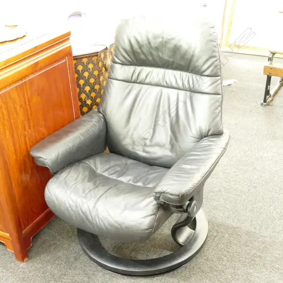 BLACK LEATHER, STRESSLESS RECLINER CHAIR