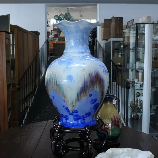 LARGE CHINESE VASE ON STAND
