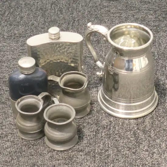 BOX 4 OLD MUGS & 2 HIP FLASKS