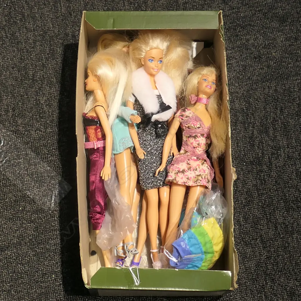 RESERVED FOR cheapest A BUYER Barbie ALL CLOTHES