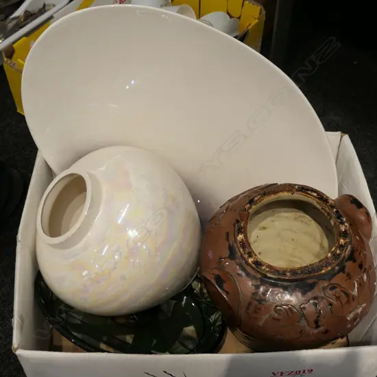 LOT NZ STUDIO POTTERY ETC