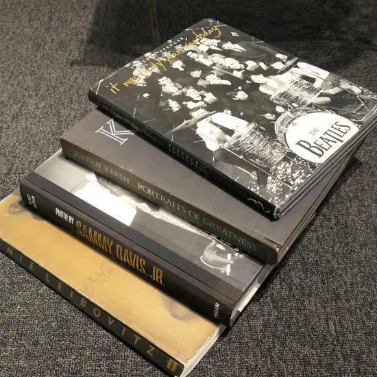 4 OLD PHOTOGRAPHS INCL. ANNIE LEIBOWITZ