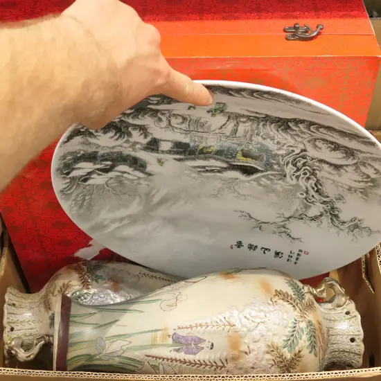 BOX LOT 2 ORIENTAL VASES, BOXED PLATE