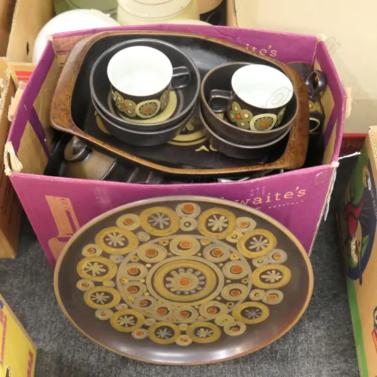 30 PCE RETRO DENBY PART DINNER SERVICE