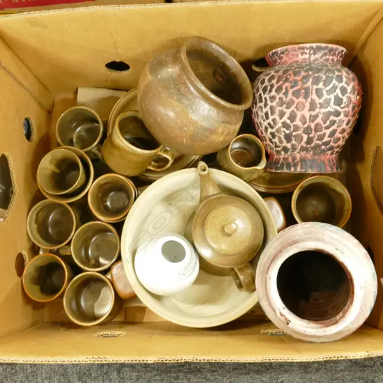 BOX TEMUKA & OTHER NZ POTTERY 