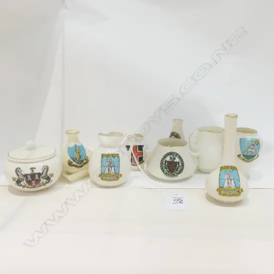 10 OLD MINI CRESTED ITEMS, GOSS, DOULTON ETC
