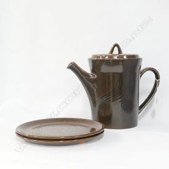 CROWN LYNN BELLAMYS COFFEE POT & 2 PLATES