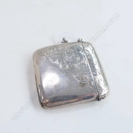 1917 LARGE SILVER VESTA, ENGRAVED HALF LEAF SCROLL