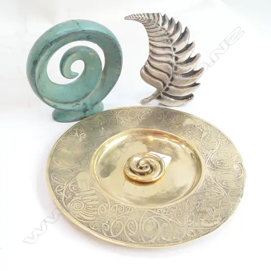 MAORI BRONZE PLATE 240 DIA, SILVER FERN AND KORU ORNAMENT