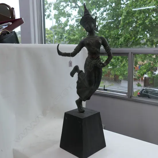 DANCING INDONESIAN RESIN FIGURE 880MM H