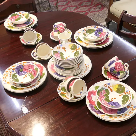 51 PCES FLEURETTE BRERETONWARE NZ; 10 DINNER PLATES, 10 TRIOS, 10 BOWLS, JUG.